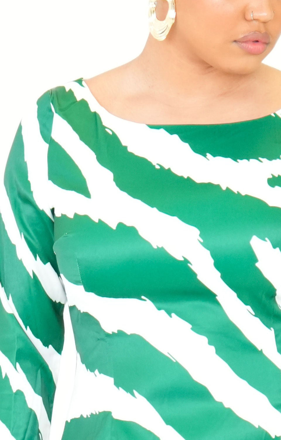 ESTHER - Robe longue en satin imprimé vert animal