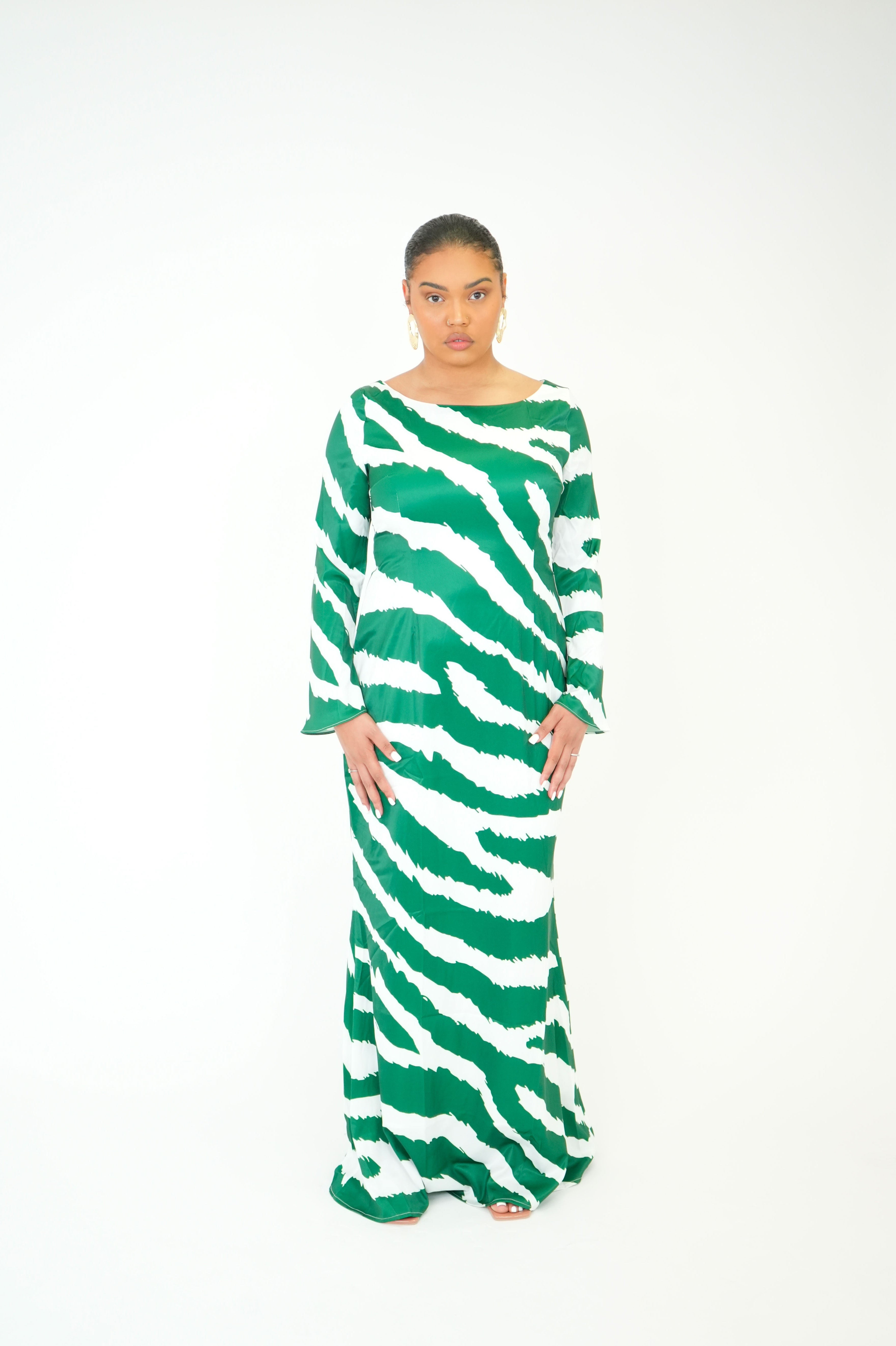 ESTHER - Robe longue en satin imprimé vert animal