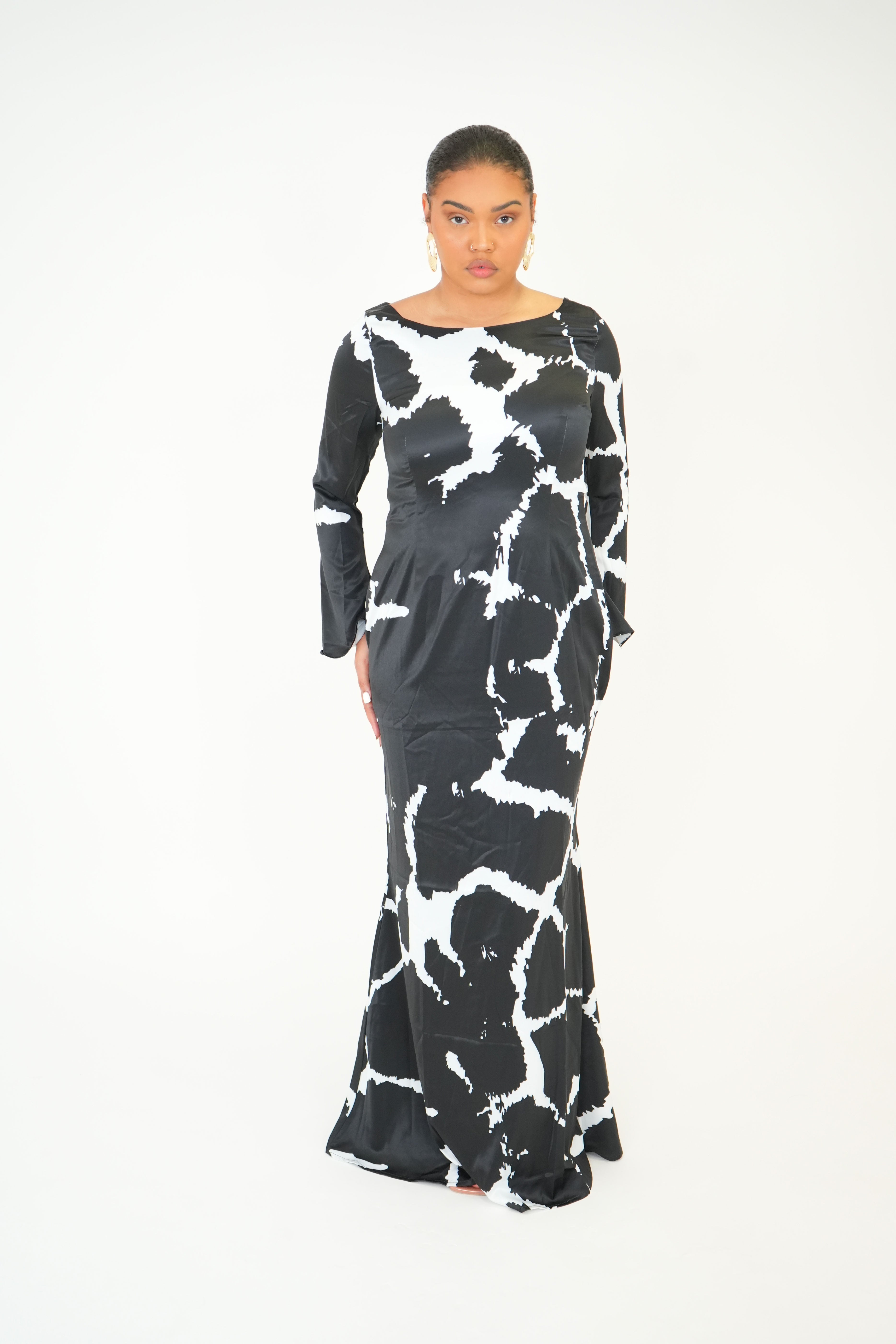 ESTHER - Robe longue en satin imprimé noir animal